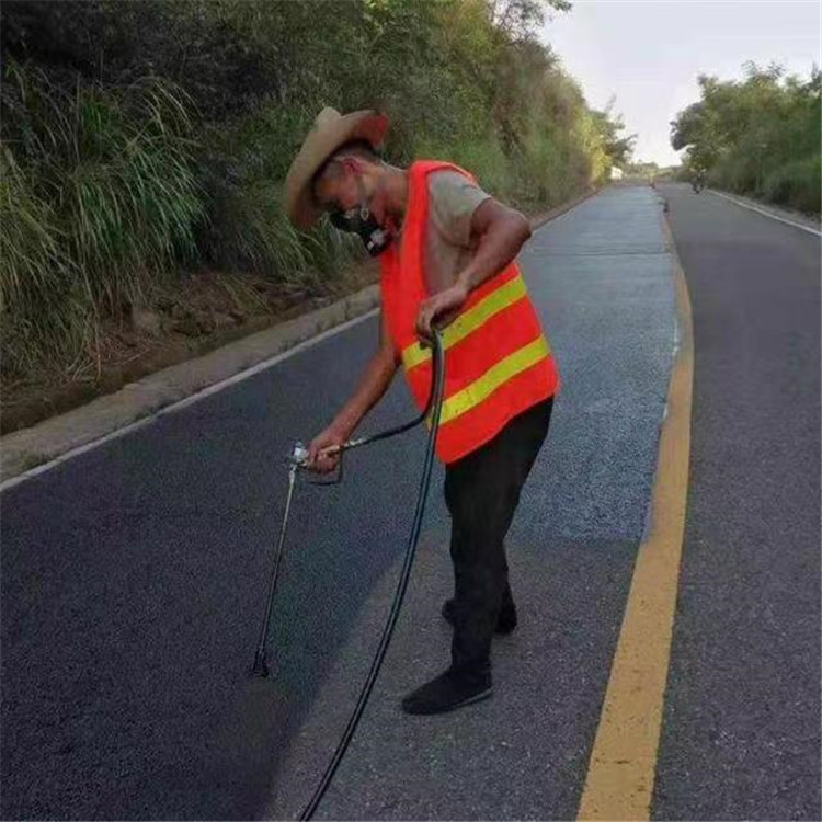 昆玉 彩色防滑路面的底涂是保障路面附着力