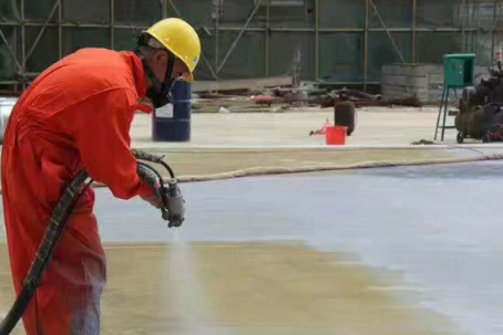 昆玉彩色路面喷涂是一种为路面